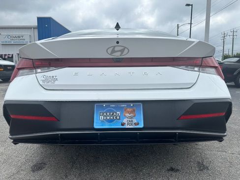 Used 2024 Hyundai Elantra SEL w/ Convenience Package FWD image 4