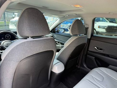 Used 2023 Hyundai Elantra Limited FWD image 25