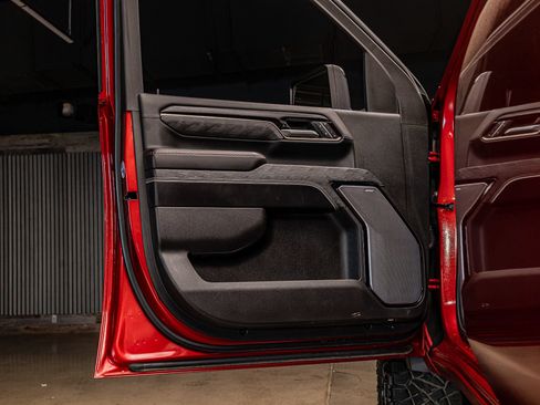 Used 2025 GMC Sierra 2500 AT4X AWD/4WD image 33