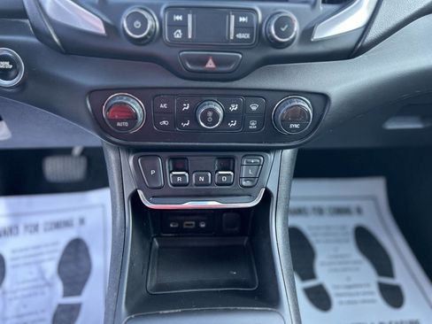 Used 2020 GMC Terrain SLT image 14