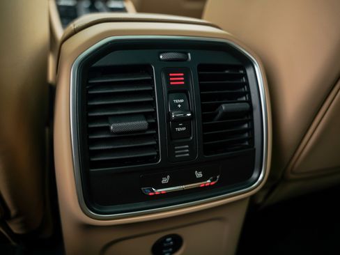 New 2025 Porsche Macan image 27