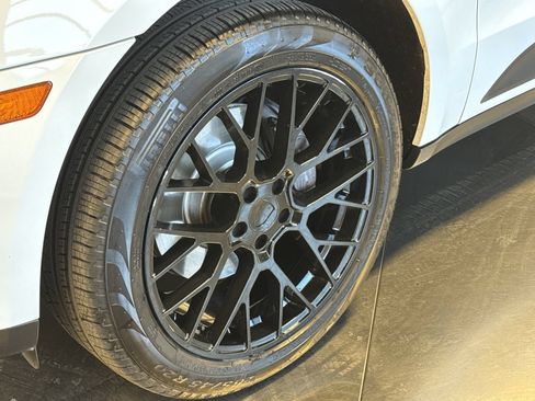 Used 2017 Porsche Macan AWD/4WD image 9