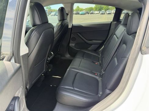 Used 2022 Tesla Model Y Long Range AWD/4WD image 11