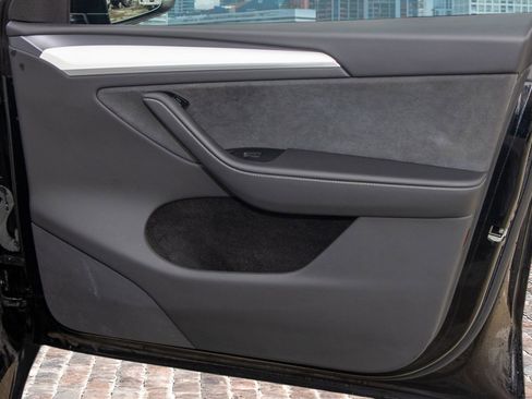 Used 2024 Tesla Model Y Long Range image 12