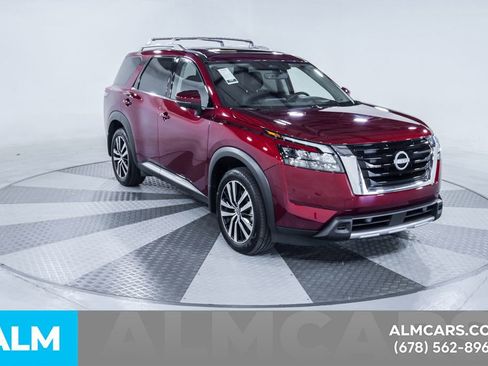 Used 2025 Nissan Pathfinder Platinum w/ Cargo Package AWD/4WD image 14