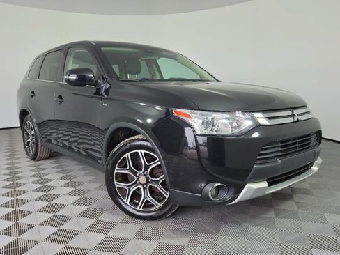 Used 2015 Mitsubishi Outlander GT AWD/4WD image 1