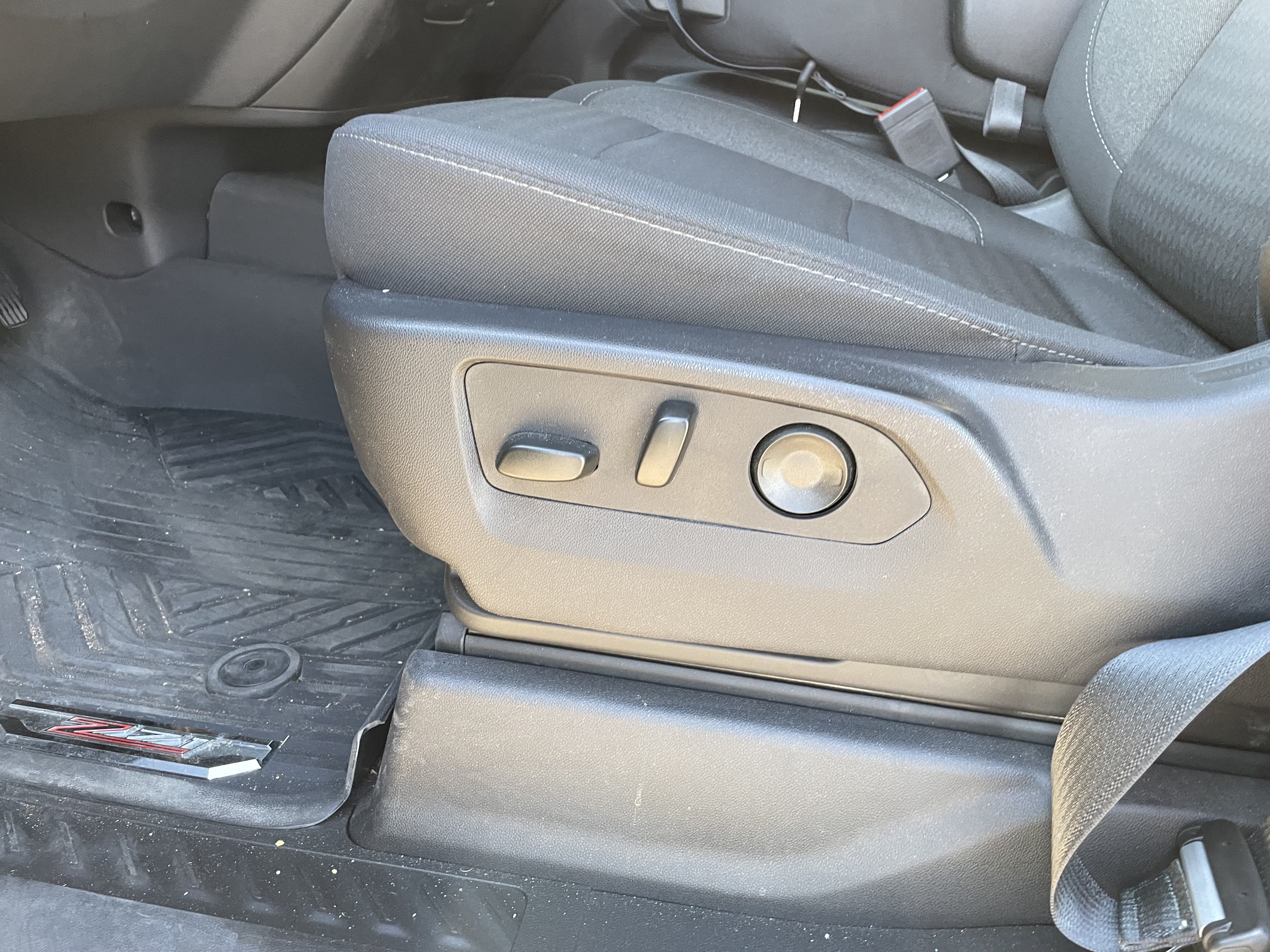 Used 2026 Chevrolet Silverado 1500 Custom Trail Boss w/ LPO, Dark Essentials Package AWD/4WD image 14