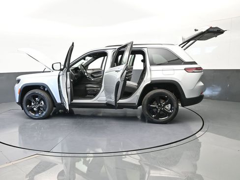 New 2026 Jeep Grand Cherokee Limited w/ Limited Altitude Package RWD image 68