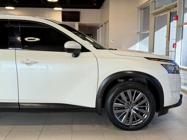 Used 2022 Nissan Pathfinder SL AWD/4WD image 16
