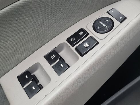 Used 2017 Hyundai Elantra SE image 27