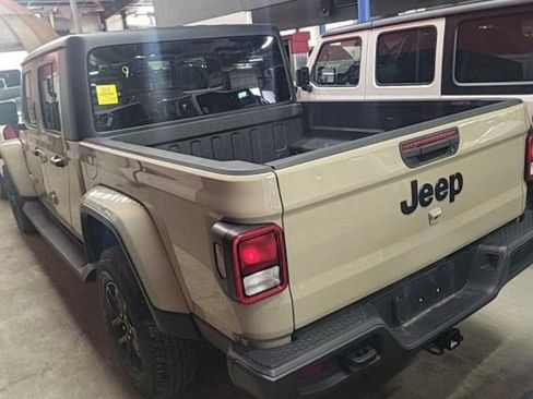 Used 2022 Jeep Gladiator Sport image 10