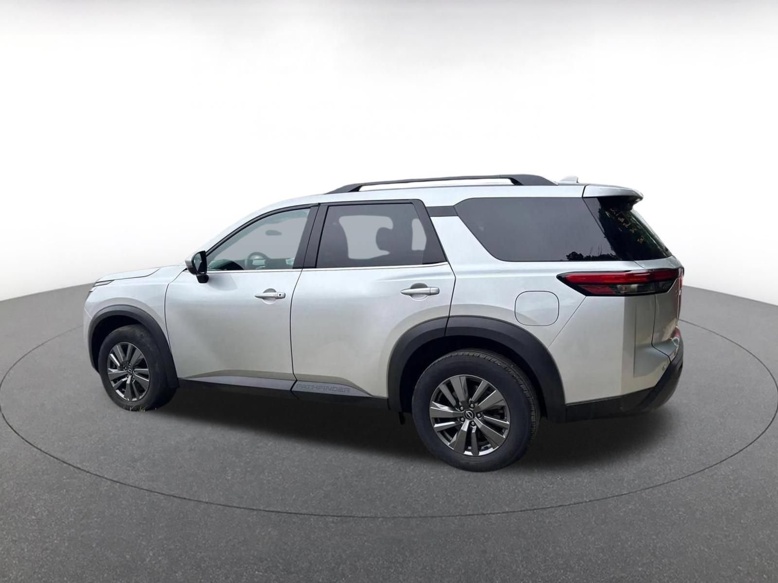 Used 2025 Nissan Pathfinder SV AWD/4WD image 9