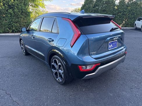 Used 2023 Kia Niro EX Touring FWD image 10