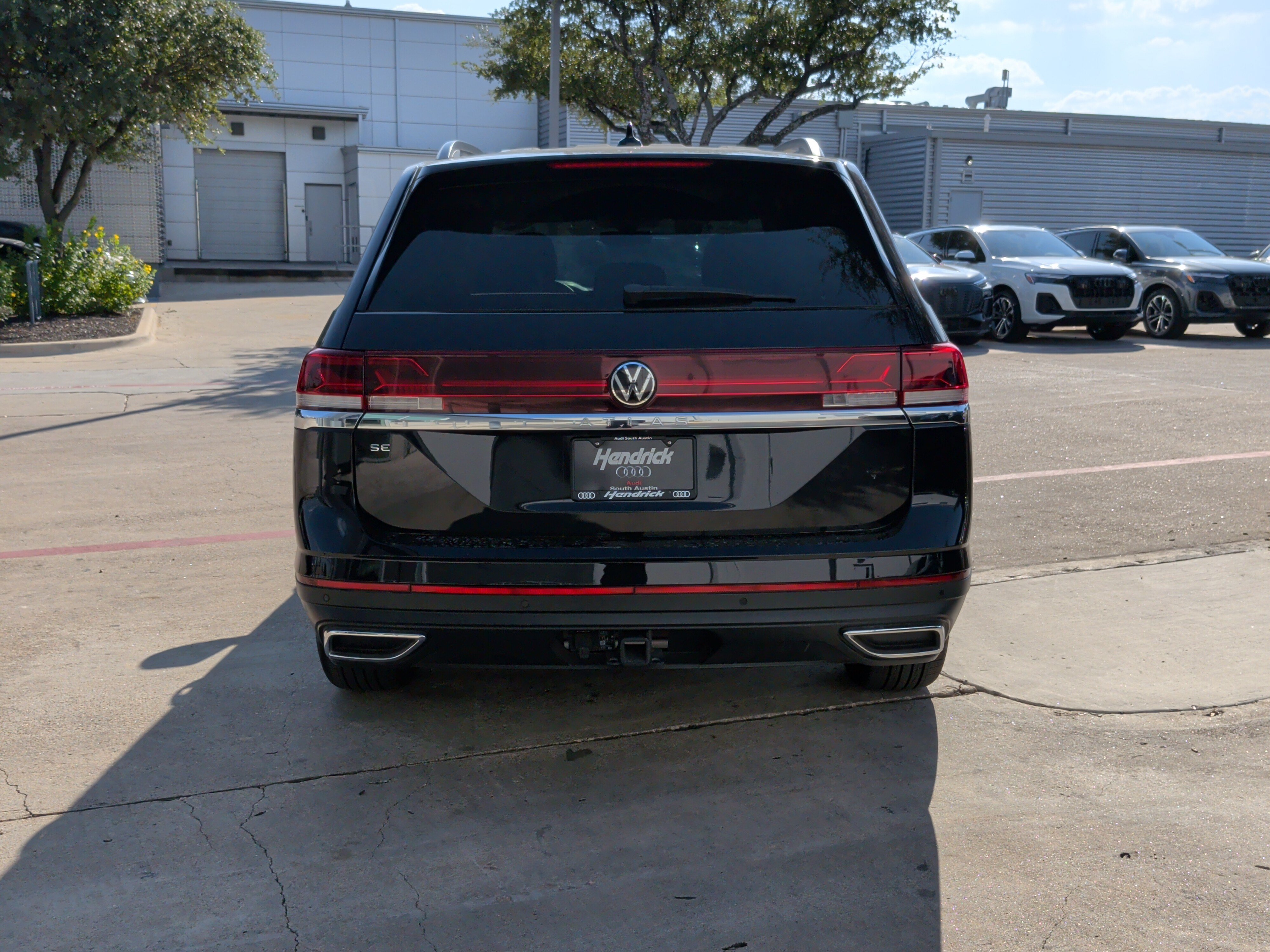 Used 2024 Volkswagen Atlas SE w/ Black Wheel Package FWD image 9