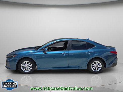 Used 2025 Toyota Camry LE FWD image 3