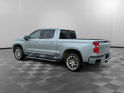 Used 2025 Chevrolet Silverado 1500 High Country w/ High Country Premium Package AWD/4WD image 3