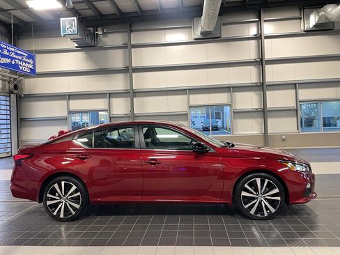 Used 2021 Nissan Altima 2.5 SR w/ SR Premium Package image 4