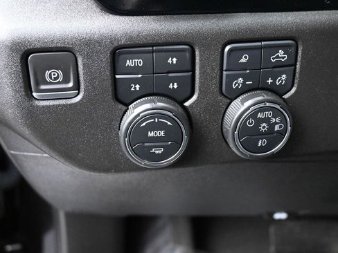 Used 2024 Chevrolet Silverado 2500 High Country w/ High Country Premium Package AWD/4WD image 7