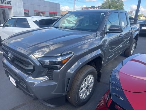 New 2025 Toyota Tacoma SR5 image 3