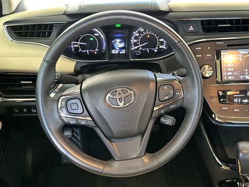 Used 2018 Toyota Avalon XLE Premium image 16