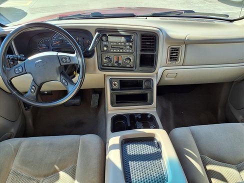 Used 2004 Chevrolet Suburban LS w/ Preferred Equipment Group image 4