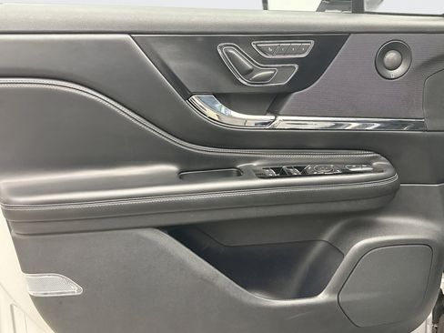 Used 2020 Lincoln Corsair Reserve w/ Equipment Group 201A image 9