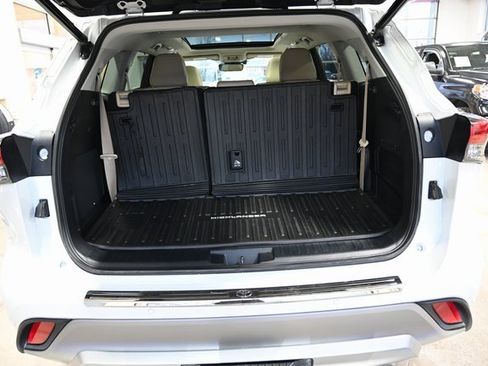 Used 2022 Toyota Highlander Platinum image 33