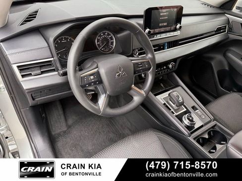Used 2024 Mitsubishi Outlander ES AWD/4WD image 10