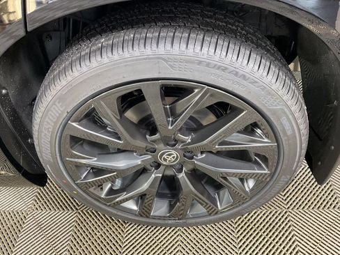 New 2025 Toyota Crown Signia image 5