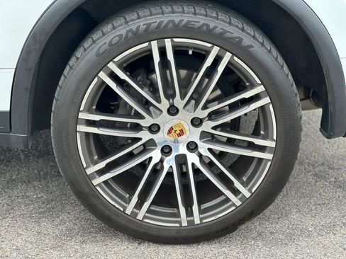 Used 2016 Porsche Cayenne AWD/4WD image 26
