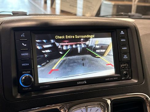 Used 2013 Chrysler Town & Country Touring FWD image 20