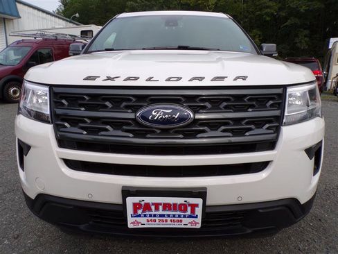 Used 2018 Ford Explorer XLT w/ Equipment Group 202A AWD/4WD image 2