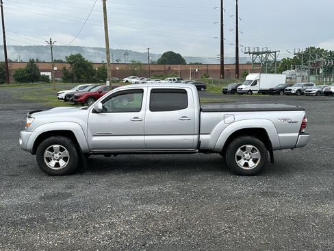 Used 2011 Toyota Tacoma 4x4 Double Cab w/ TRD Sport Pkg image 5