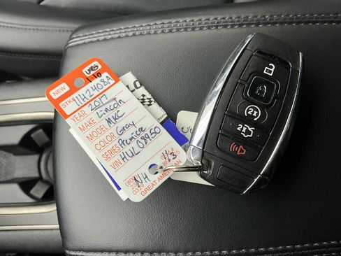 Used 2017 Lincoln MKC Premiere image 8