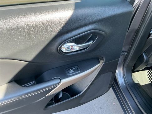 Used 2018 Jeep Cherokee Limited w/ High Altitude Package image 19