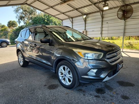 Used 2018 Ford Escape SE image 4