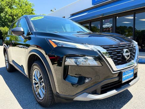 Used 2023 Nissan Rogue S AWD/4WD image 3