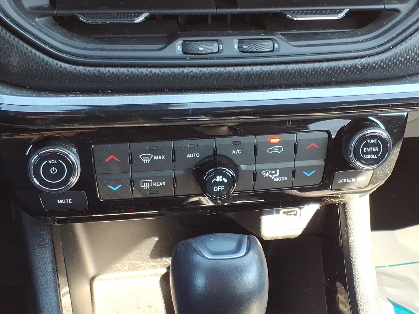 Used 2022 Jeep Compass Trailhawk w/ Trailhawk Convenience Group AWD/4WD image 23