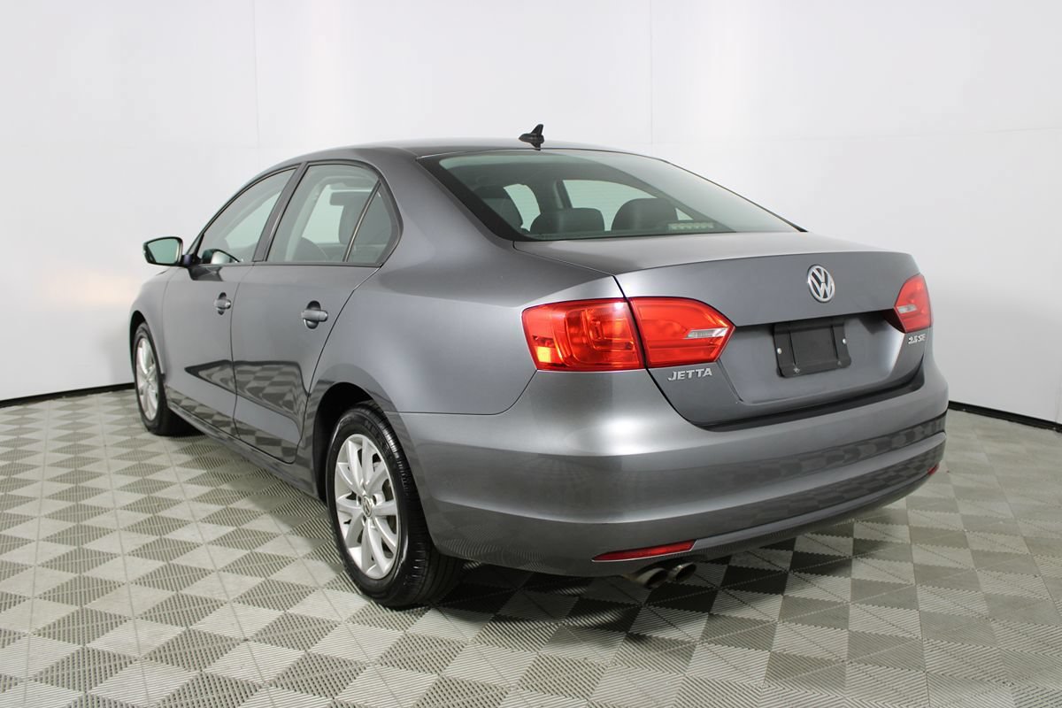 Used 2011 Volkswagen Jetta SE FWD image 23