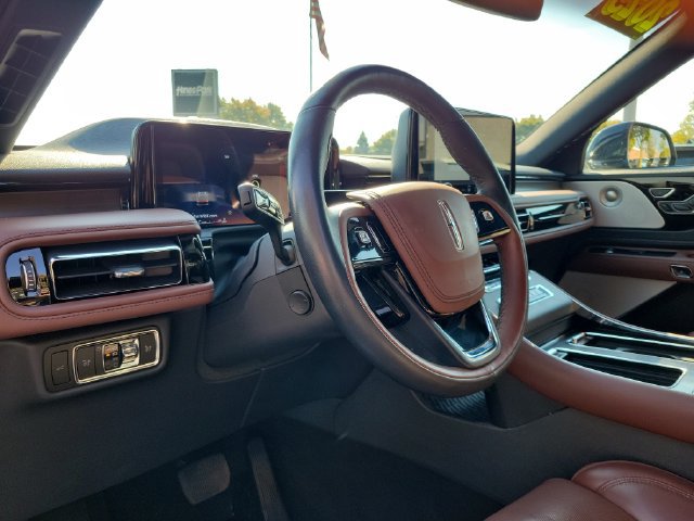 Used 2025 Lincoln Aviator Reserve w/ Equipment Group 201A AWD/4WD image 6