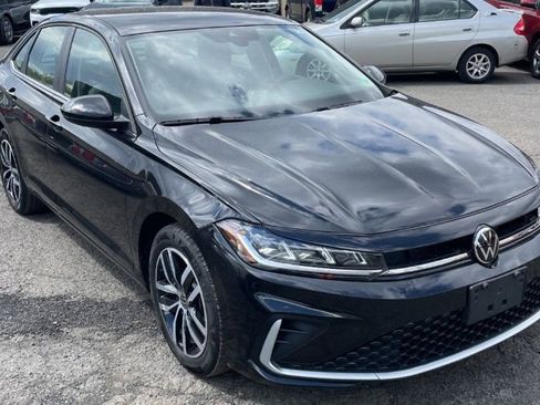 Used 2025 Volkswagen Jetta SE FWD image 1