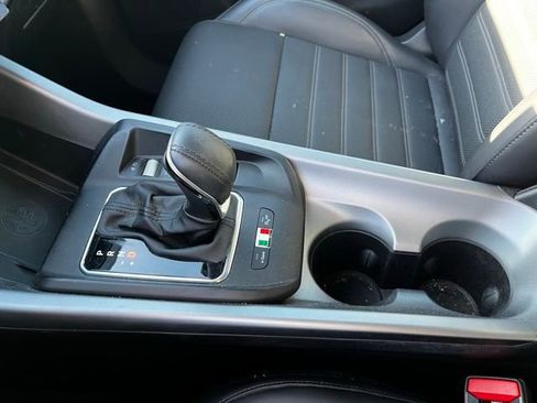 Used 2024 Alfa Romeo Tonale Veloce w/ Premium Interior Package image 27