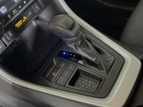Used 2019 Toyota RAV4 XLE w/ Convenience Package FWD image 24