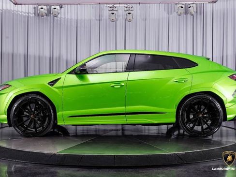 Used 2022 Lamborghini Urus AWD/4WD image 8