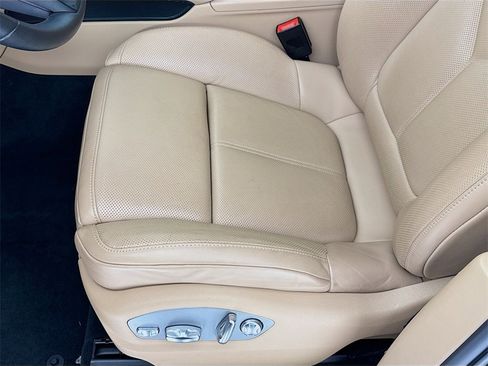 Used 2025 Porsche Macan image 13