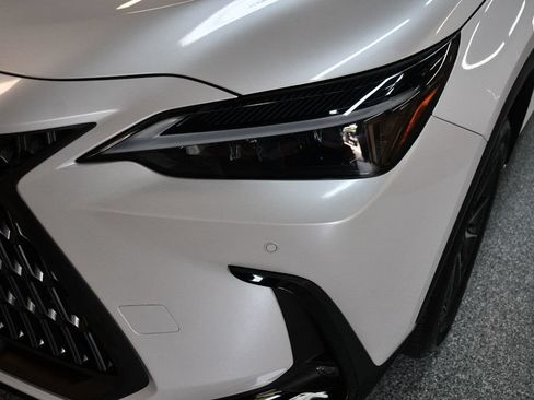 Used 2025 Lexus NX 250 FWD w/ Towing Package (2000 Lbs) image 13
