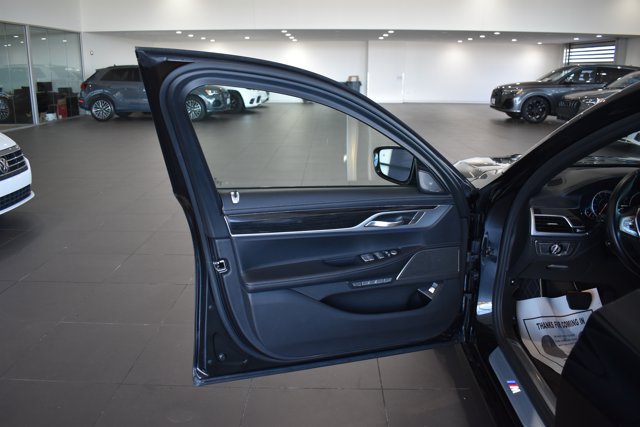 Used 2017 BMW 740e xDrive AWD/4WD image 9