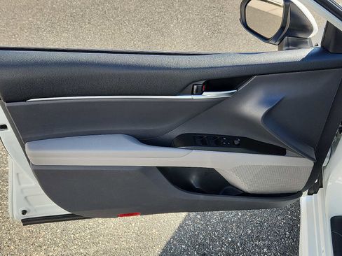 Used 2021 Toyota Camry SE image 12