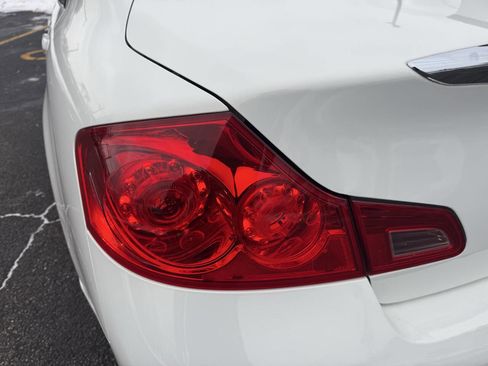 Used 2011 INFINITI G37 x w/ Premium Pkg image 11