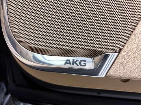 Used 2023 Cadillac Escalade Premium Luxury image 4